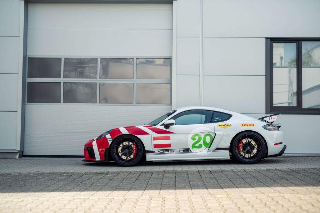 Porsche 718 Cayman GT4