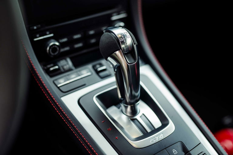 Porsche 718 Cayman GT4