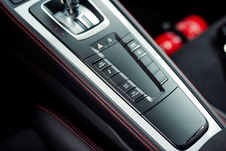 Porsche 718 Cayman GT4