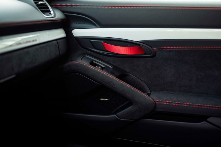 Porsche 718 Cayman GT4