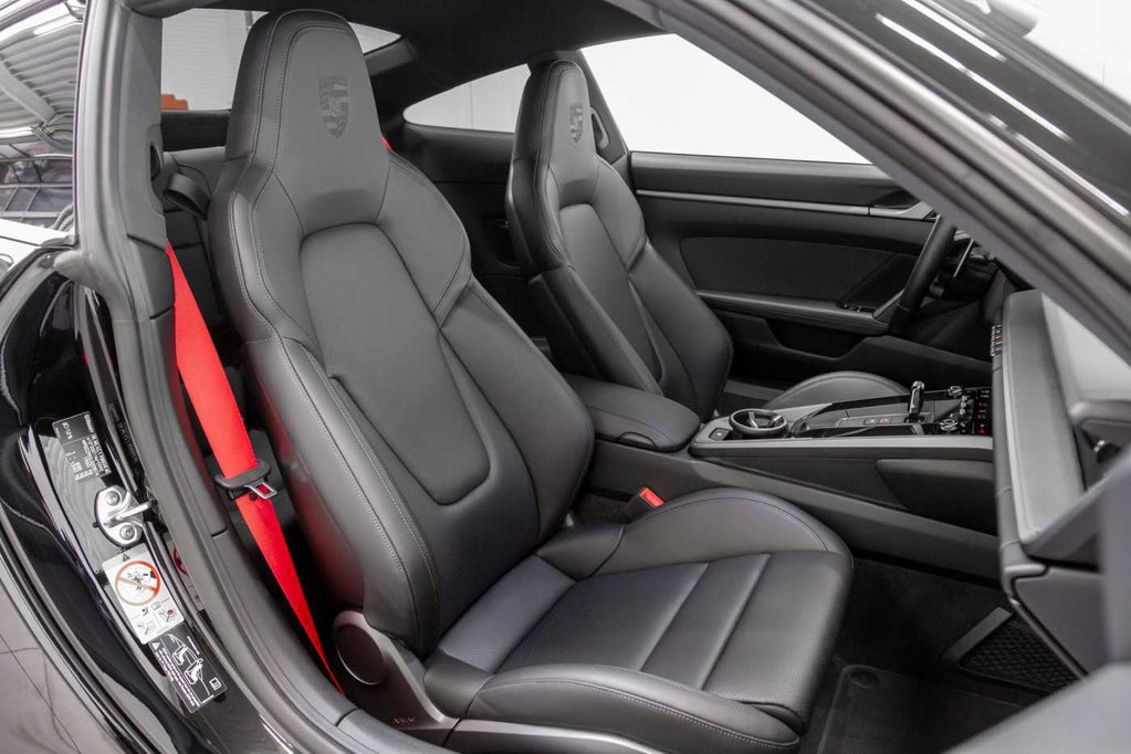 Porsche 992 Carrera