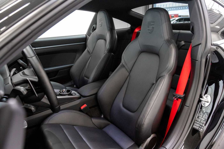 Porsche 992 Carrera