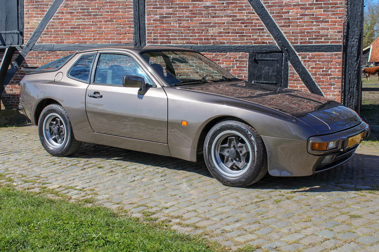Porsche 944 Coupé