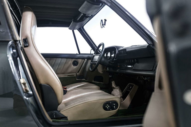 Porsche 911 Carrera 3.2 (US)