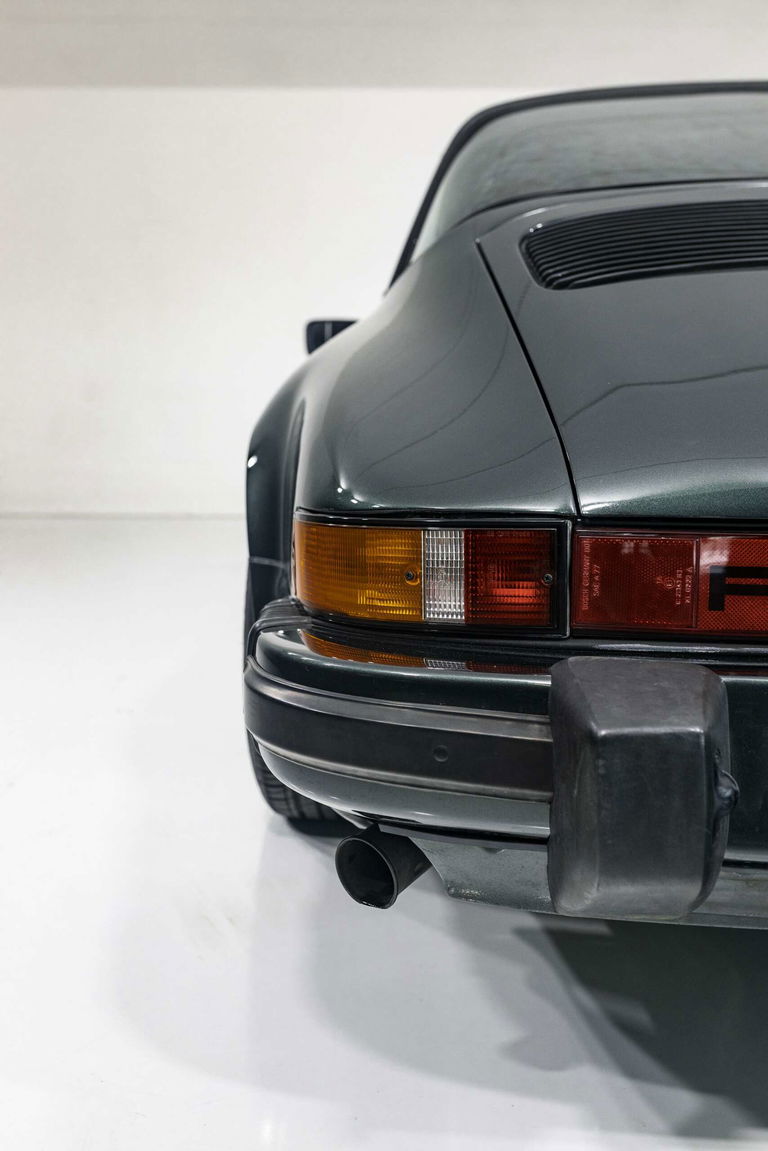 Porsche 911 Carrera 3.2 (US)