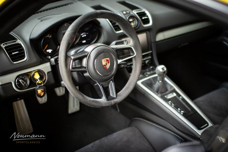 Porsche 981 Cayman GT4