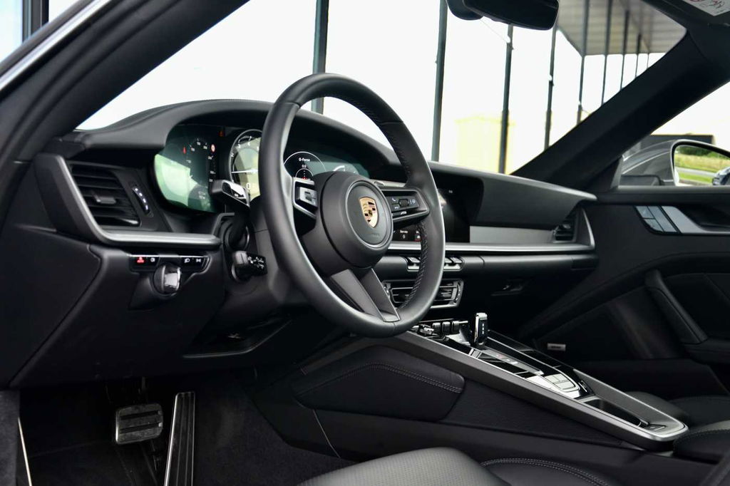 Porsche 992 Carrera 4