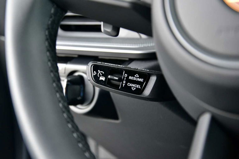 Porsche 992 Carrera 4