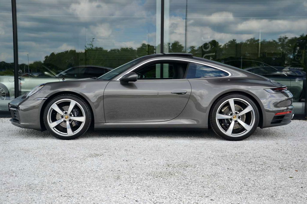 Porsche 992 Carrera 4