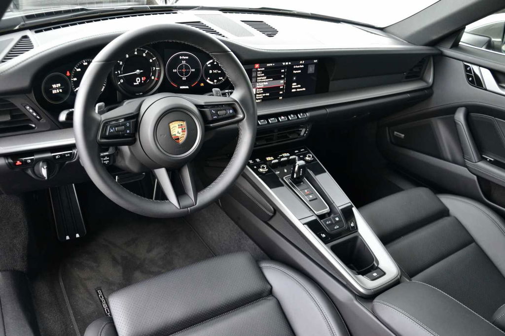 Porsche 992 Carrera 4