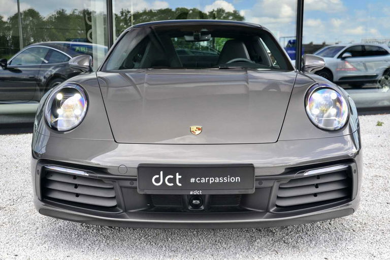 Porsche 992 Carrera 4
