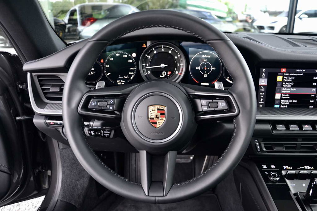 Porsche 992 Carrera 4