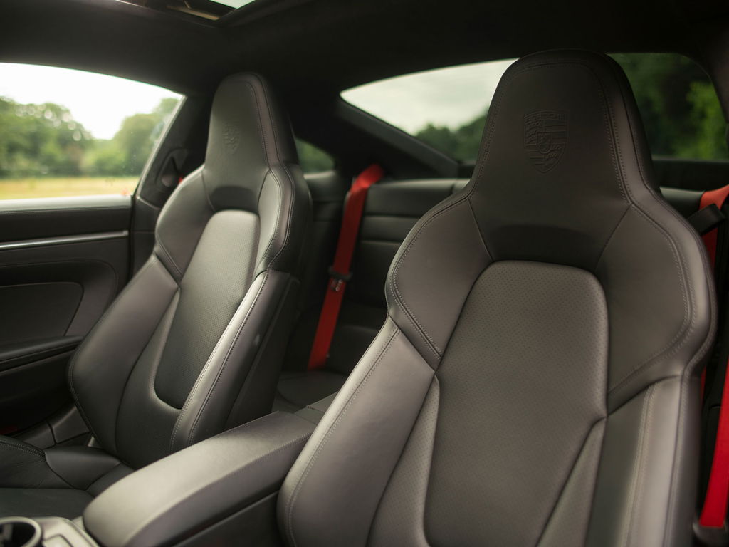 Porsche 992 Carrera 4S