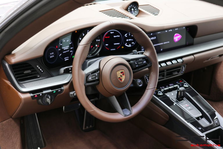 Porsche 992 Carrera 4S