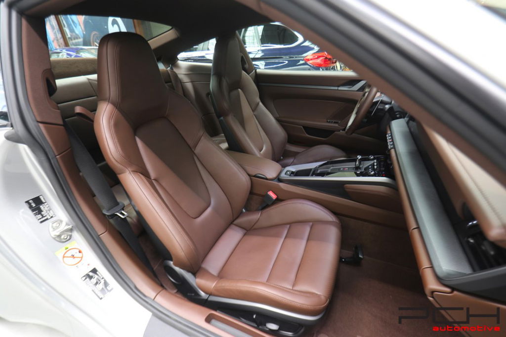 Porsche 992 Carrera 4S