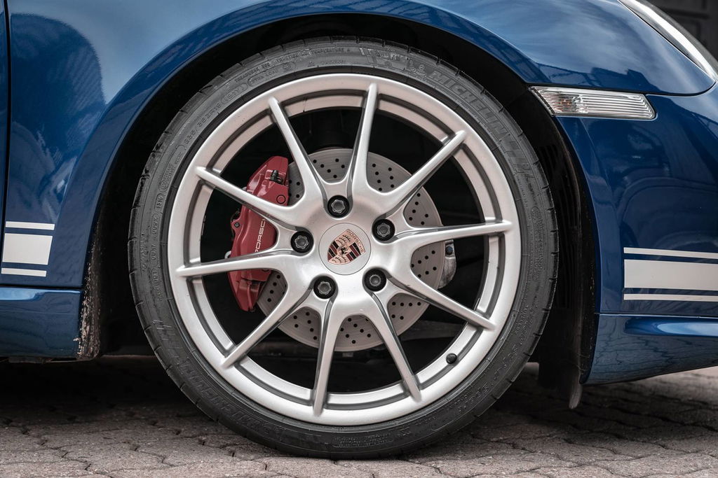 Porsche 987 Cayman R