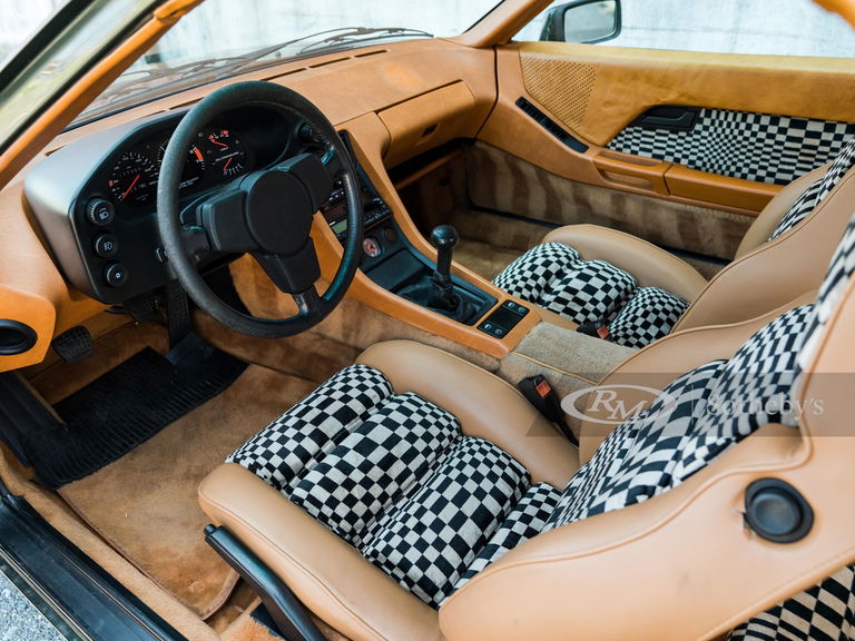 Porsche 928