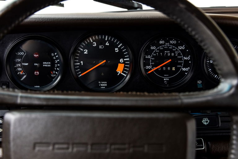 Porsche 911 Carrera 3.2 (US)