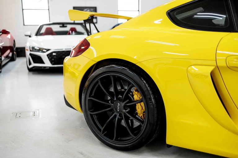 Porsche 981 Cayman GT4