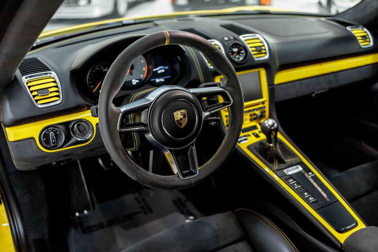 Porsche 981 Cayman GT4