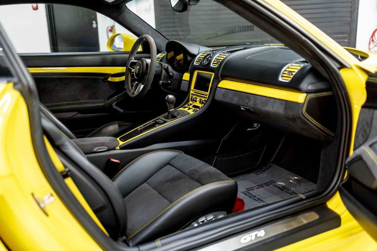 Porsche 981 Cayman GT4