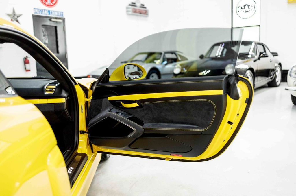 Porsche 981 Cayman GT4