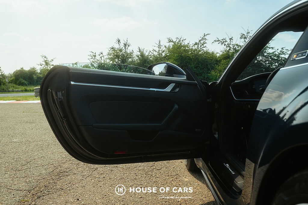 Porsche 992 Belgian Legend Edition