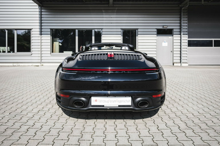 Porsche 992 Carrera 4S