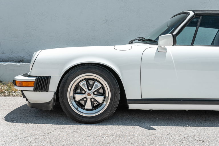 Porsche 911 Carrera 3.2 (US)