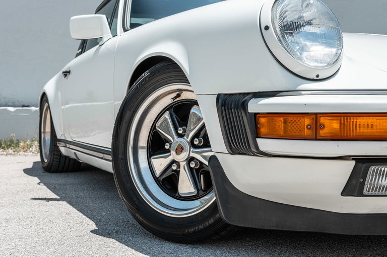 Porsche 911 Carrera 3.2 (US)