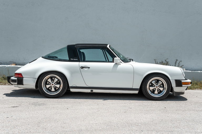 Porsche 911 Carrera 3.2 (US)