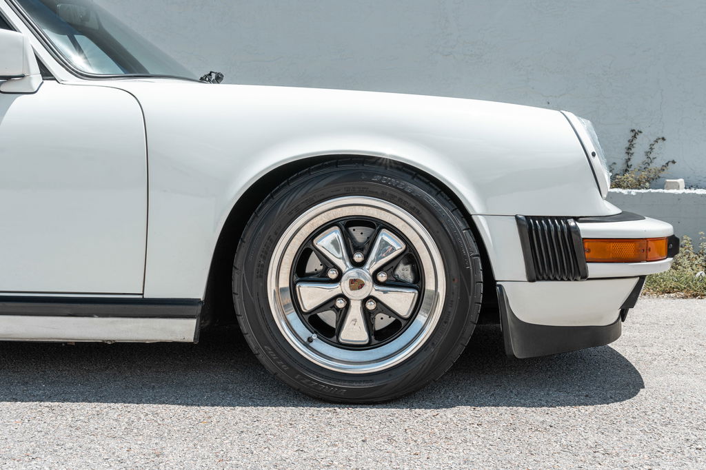 Porsche 911 Carrera 3.2 (US)