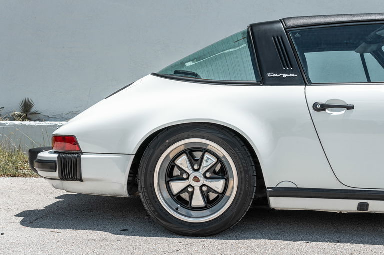 Porsche 911 Carrera 3.2 (US)
