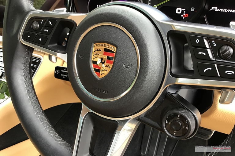 Porsche Panamera 4 E-Hybrid