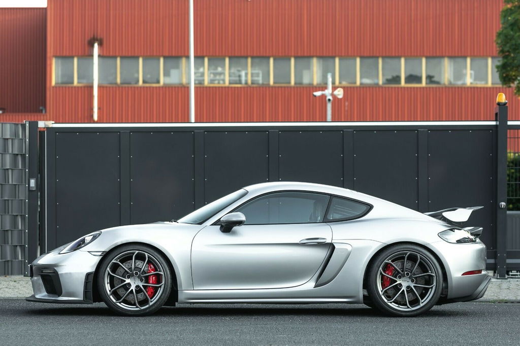 Porsche 718 Cayman GT4