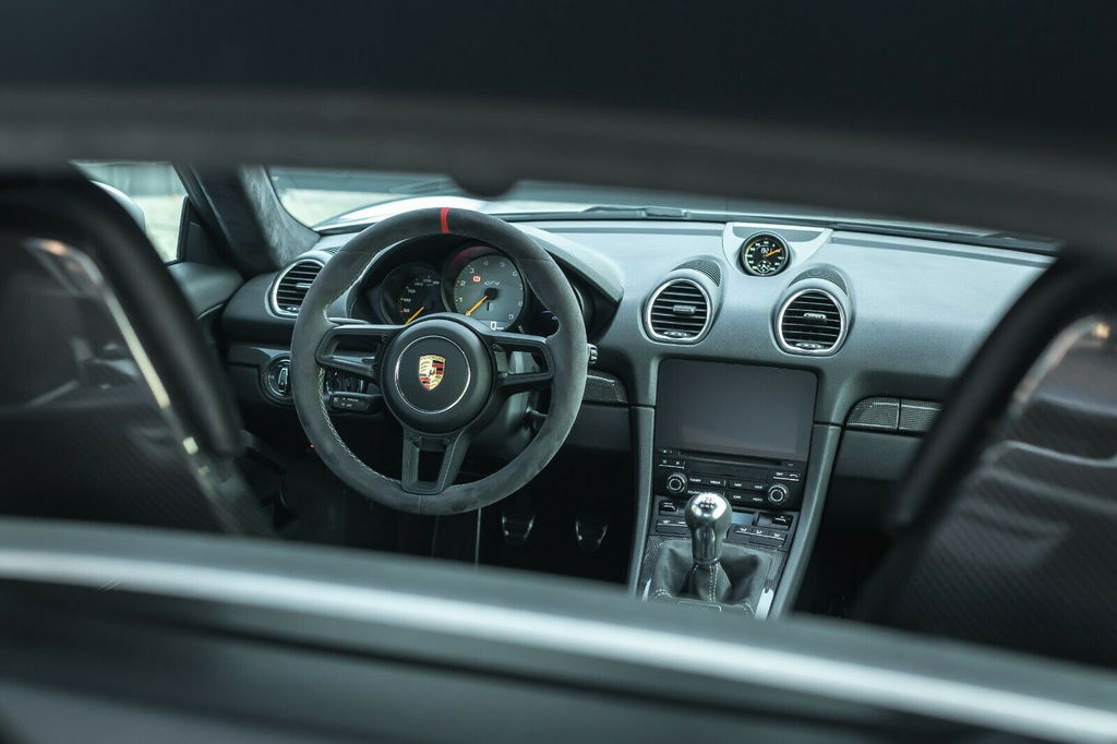 Porsche 718 Cayman GT4