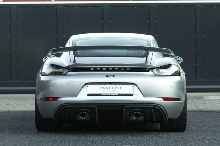 Porsche 718 Cayman GT4