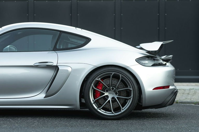 Porsche 718 Cayman GT4
