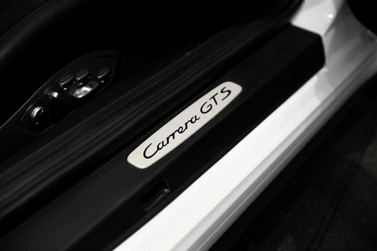 Porsche 991 Carrera GTS