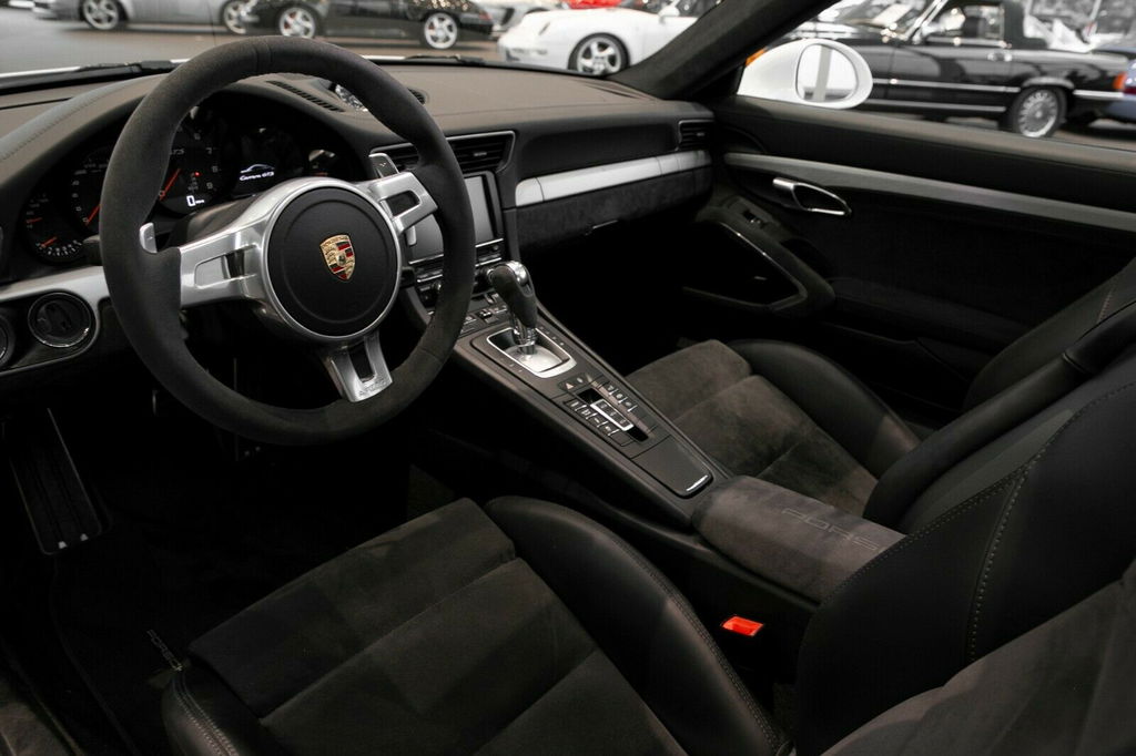 Porsche 991 Carrera GTS