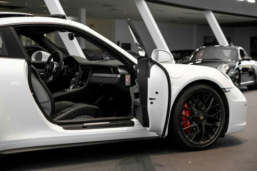 Porsche 991 Carrera GTS