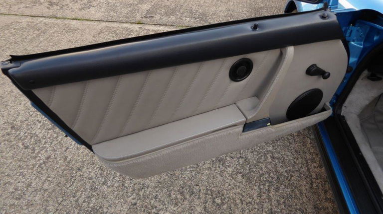 Porsche 911 Carrera 3.2 Speedster