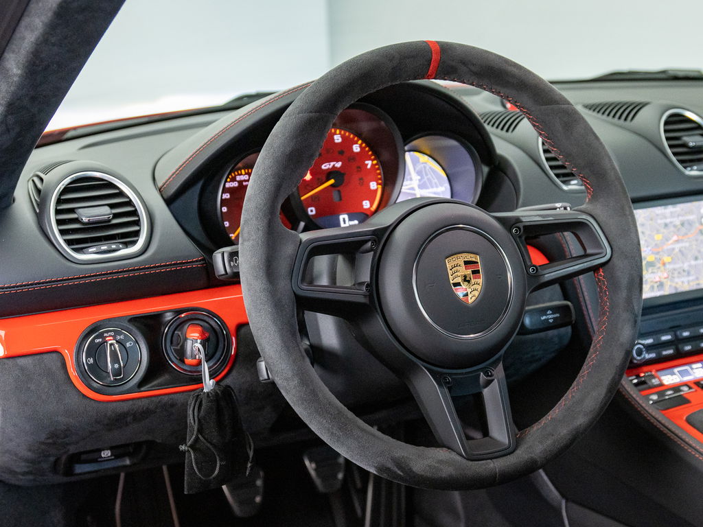 Porsche 718 Cayman GT4