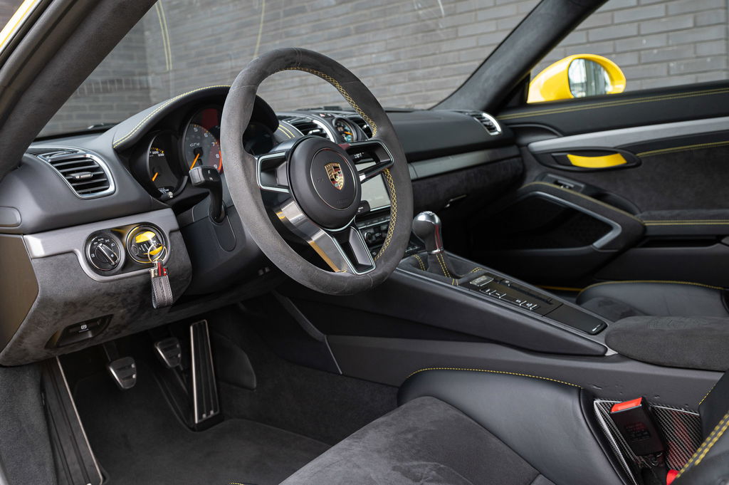 Porsche 981 Cayman GT4