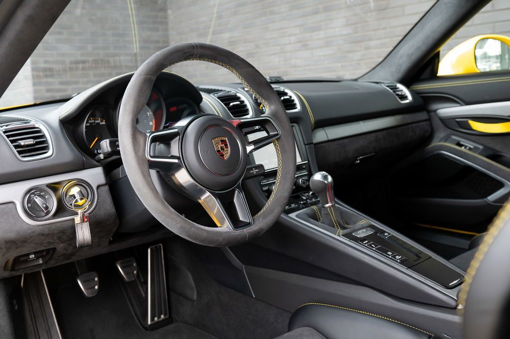 Porsche 981 Cayman GT4