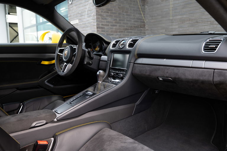 Porsche 981 Cayman GT4