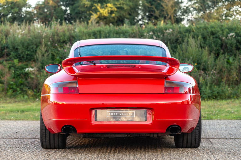 Porsche 996 in rot heckansicht