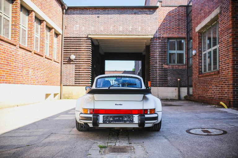 Porsche 911 Turbo 3.3