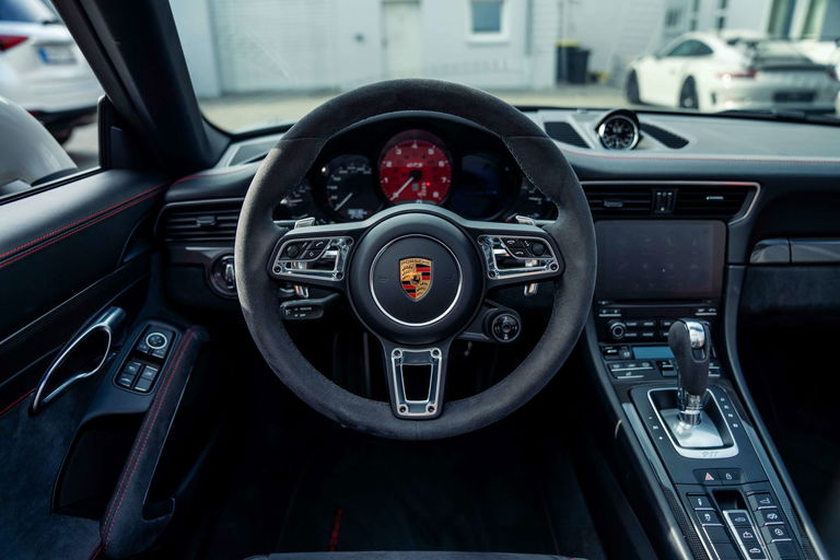 Porsche 991.2 Carrera GTS