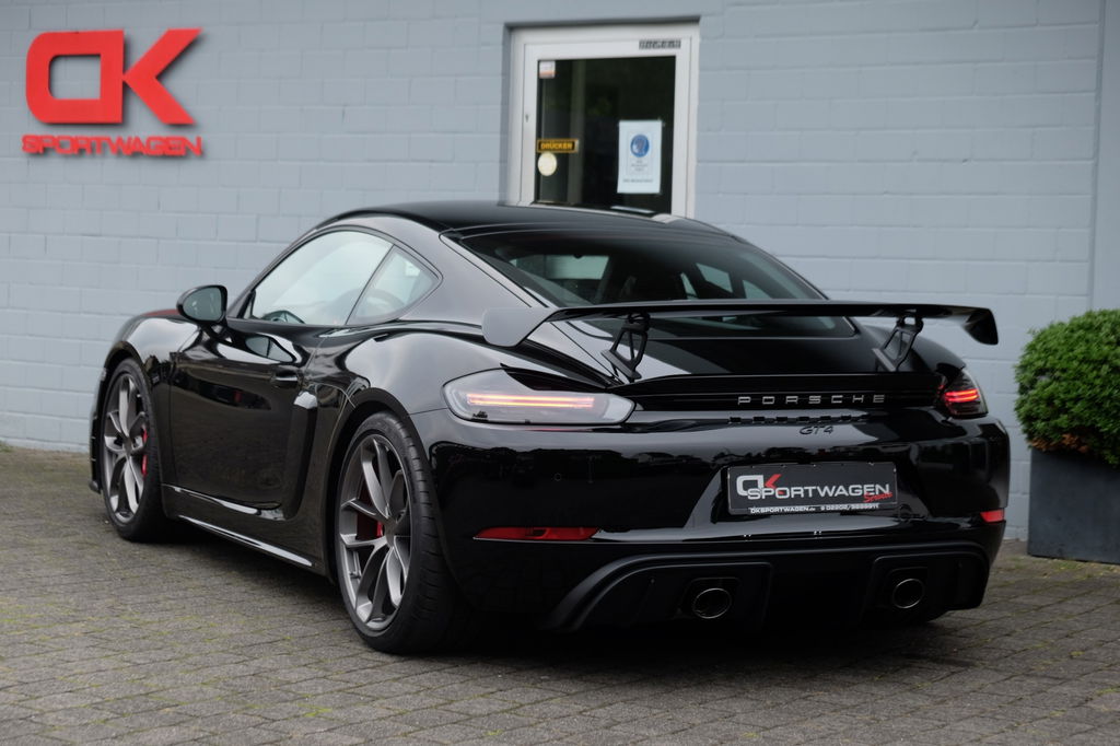 Porsche 718 Cayman GT4